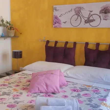 Daphne Bed & Breakfast 3*