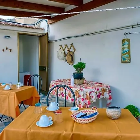 Daphne Bed & Breakfast 3*
